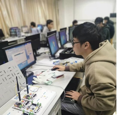 我校1+X傳感網應用開發職業技能證書考試通過率近九成，技術服務與技術開發能力獲驗證